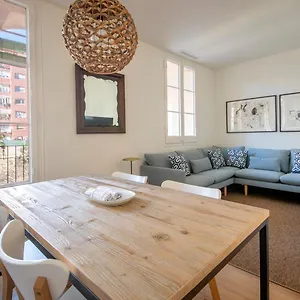 De Cuatro En Carrer Diputacio Apartamento